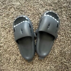 Kids Gray Shark Clogs